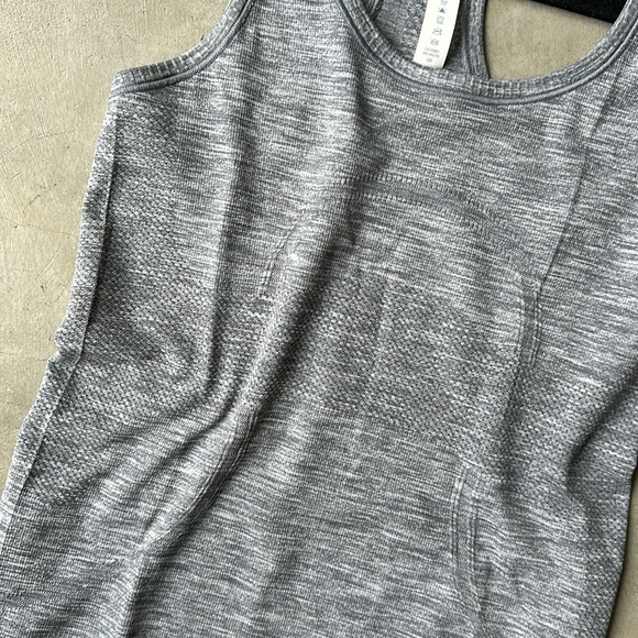 LULULEMON Heather grey tank - Picture 3 of 5